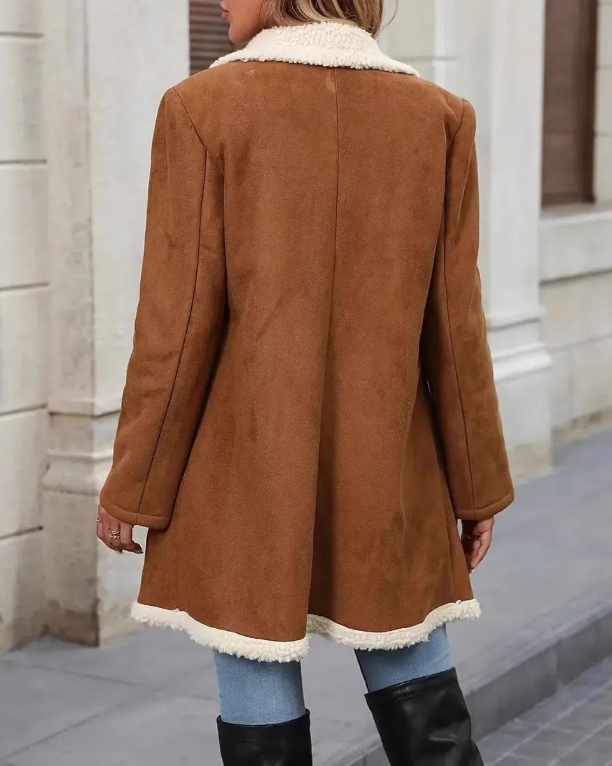 Elara – Warm Suede-Texture Coat